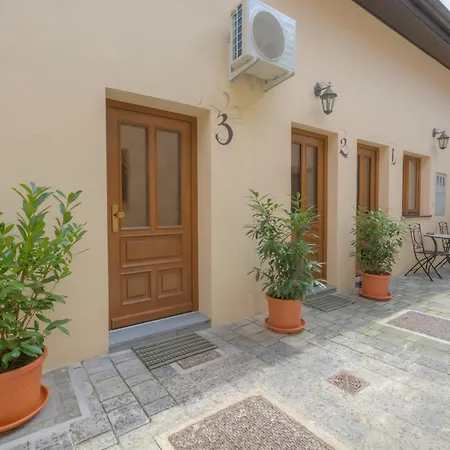 Apartament Old Town First Floor Lublana