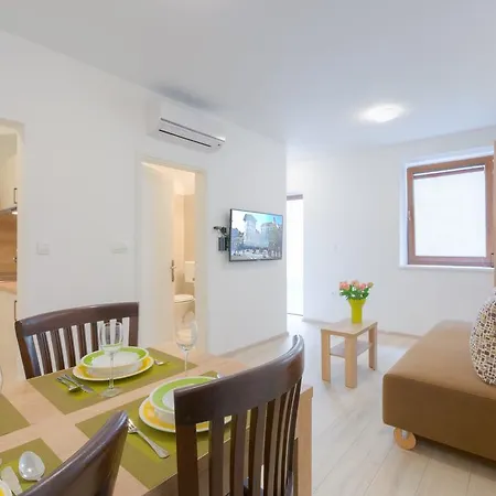 Old Town First Floor Apartamento Liubliana